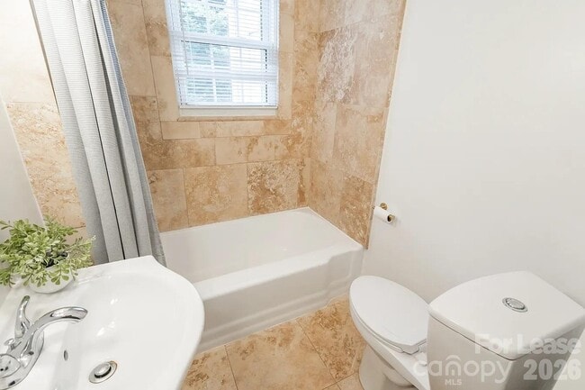 Building Photo - 152 W Park Ave