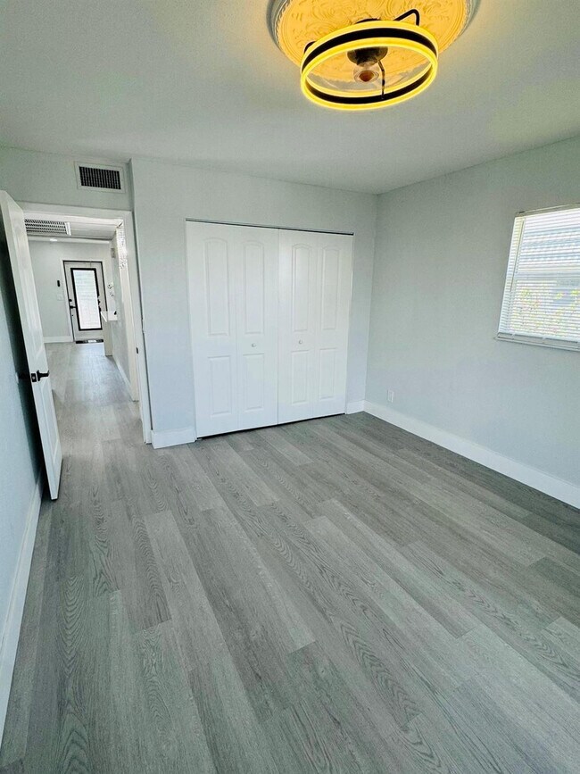 Building Photo - 364 Flanders Dr