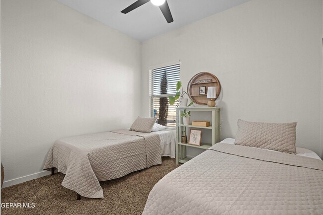 Building Photo - 444 Deserts Dr