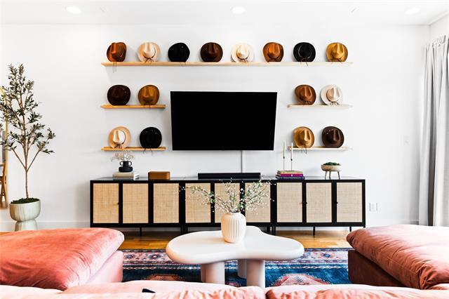 Primary Photo - 1906 Annex Ave