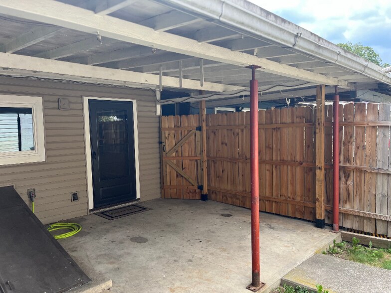 Building Photo - 411 Limestone St