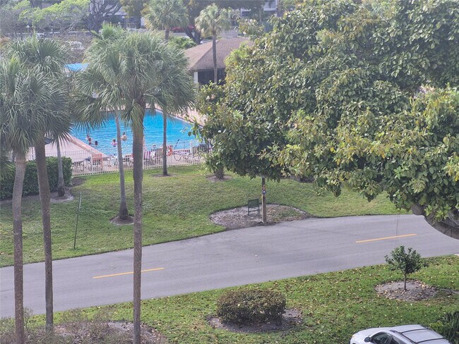 Building Photo - 2650 S Course Dr