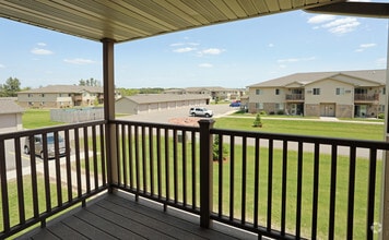 Building Photo - Willow Estates