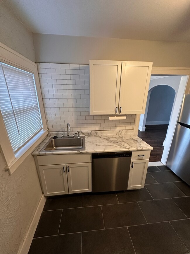 Primary Photo - 99 W Rundell St