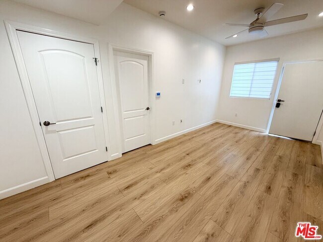 Building Photo - 816 N McCadden Pl