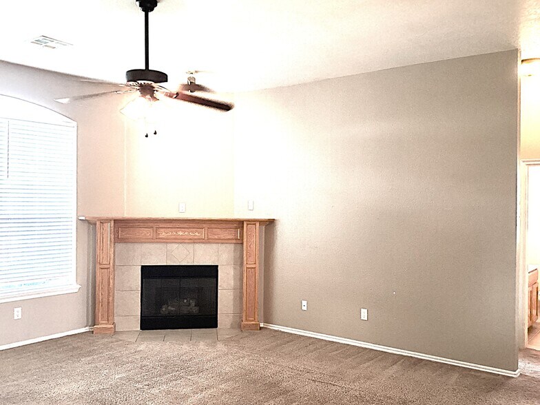 Building Photo - 316 SW 40th St