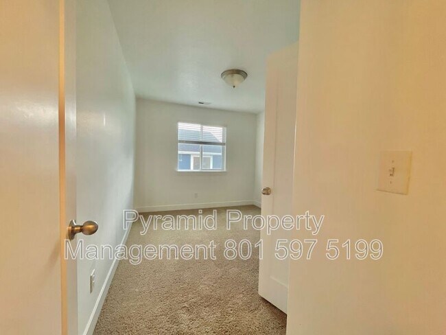 Building Photo - 836 E 340 S