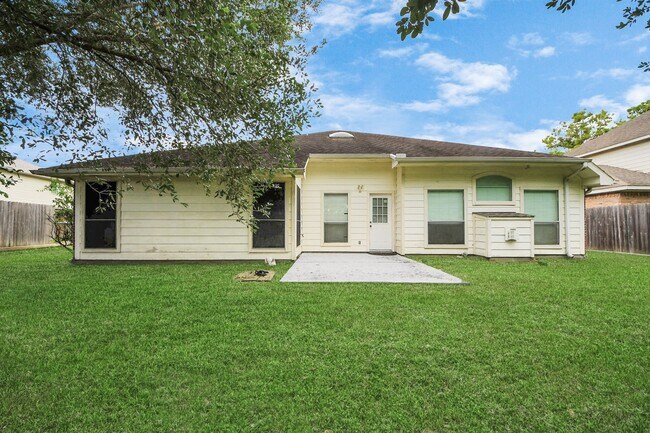 Building Photo - 10214 White Oak Trail Ln