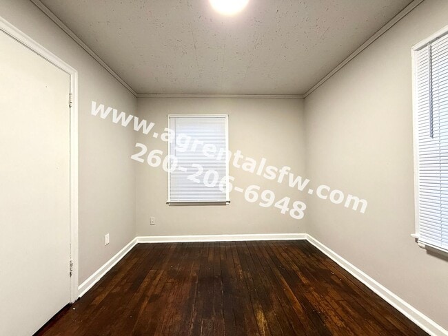 Building Photo - 2 Bedroom House