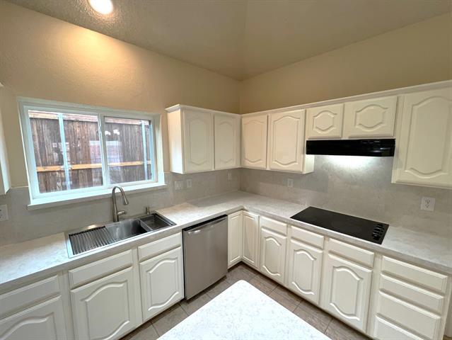 Building Photo - 705 Pine Lakes Dr