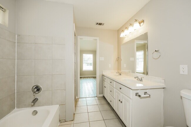 Building Photo - 5117 Foard St