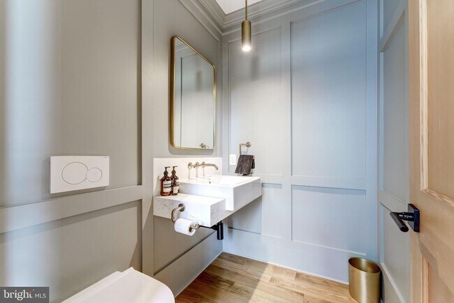 Building Photo - 1327 R St NW