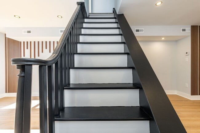 Building Photo - Newly Renovated 2-Bedroom 1-Bathroom Home in Port Richmond Available Now!