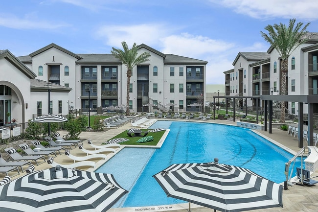 Building Photo - 698 Basilica Bay Dr