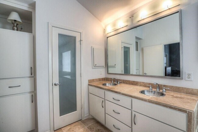 Building Photo - 4312 Floyd St