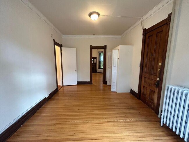 Building Photo - 319 N Pinckney St