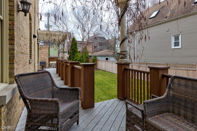 Building Photo - 2663 N Marshfield Ave