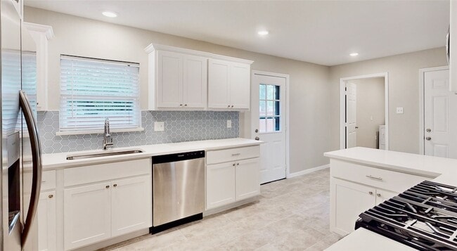 Building Photo - 1404 Meadowcrest Dr