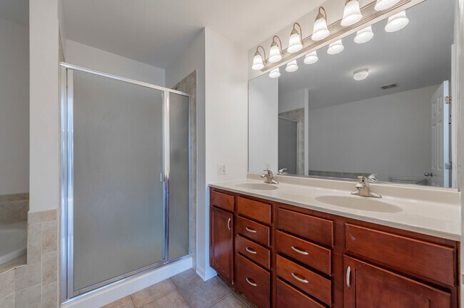 Building Photo - 1226 Bradley Cir