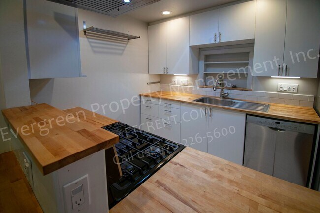 Building Photo - 3 Bed House in Northwest Fort Collins!