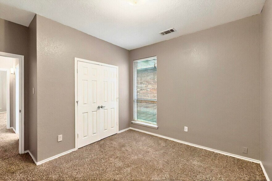 Building Photo - 9533 Willow Branch Way
