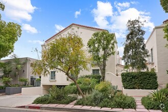 Building Photo - 1123 Flores St