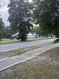 Building Photo - 401 N Magnolia St