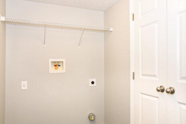 Building Photo - 3963 Genteel Dr