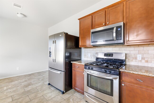 Building Photo - 10414 Whisper Bluff Dr