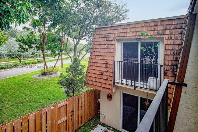 Building Photo - 2161 Orange Grove Dr