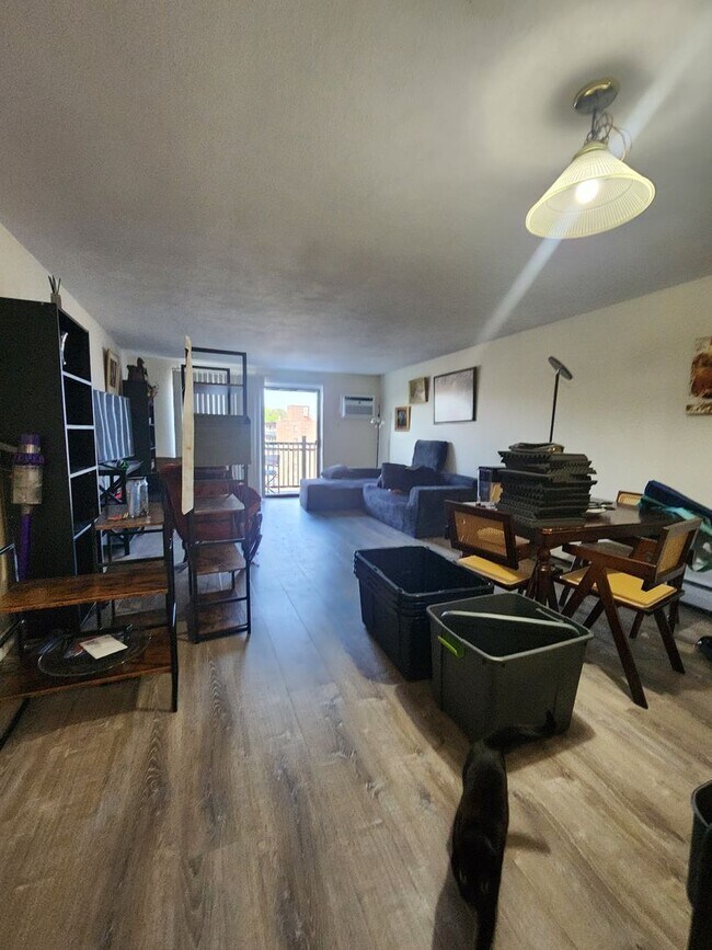 Building Photo - Watertown - 2 Bedroom Apartment - 9/1  **NO FEE*