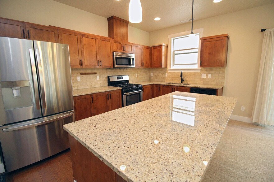 Building Photo - 420 SW 204th Terrace