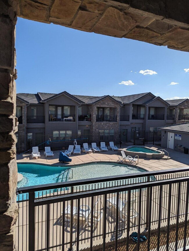 Building Photo - Azalea Townhome Poolside Living 3 Bed 2.5 Bath Smart Home