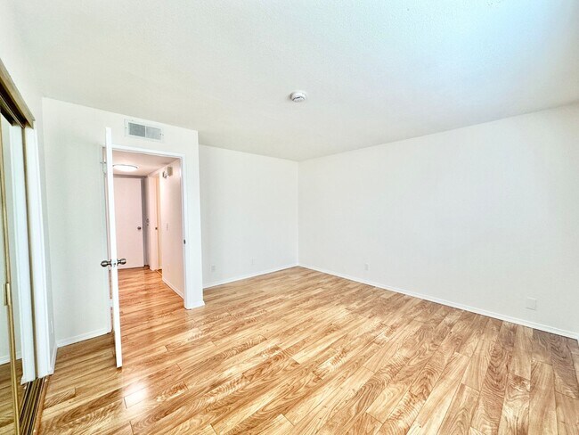 Building Photo - 1652 Pala Lake Dr