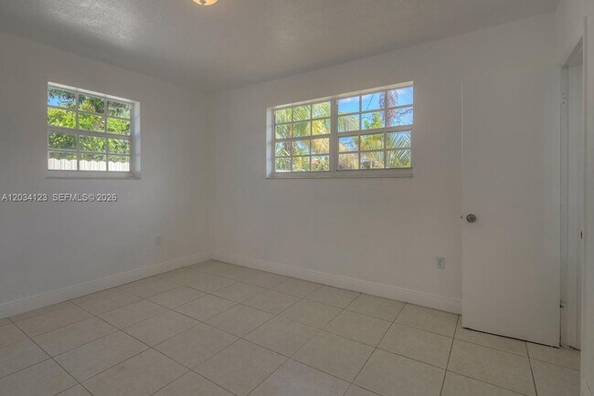 Building Photo - 160 NW 199th St