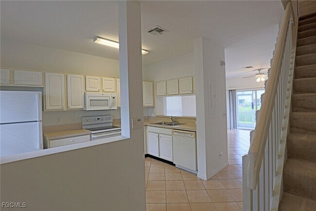 Building Photo - 10066 Poppy Hill Dr
