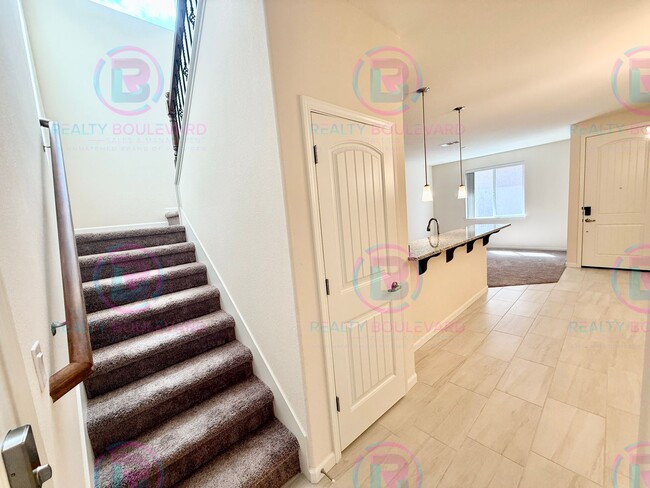 Building Photo - Modern Comfort and Convenience: Stylish 2-Bedroom 2.5 Bathroom Condo in Carson City