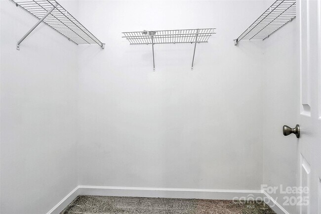 Building Photo - 7125 Weavers Run