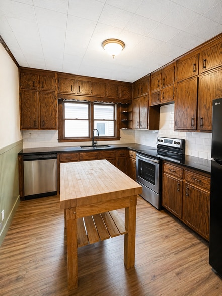 Building Photo - 1381 Saint Clair Ave