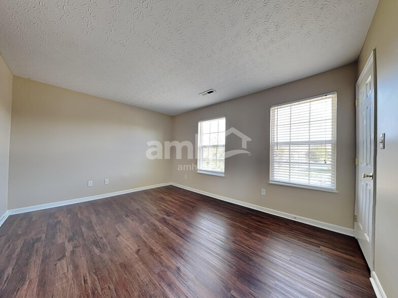 Building Photo - 107 Worthington Dr