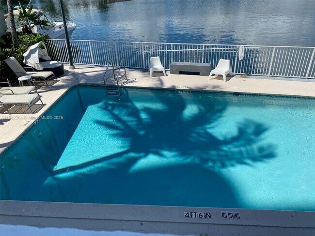 Building Photo - 5880 Collins Ave