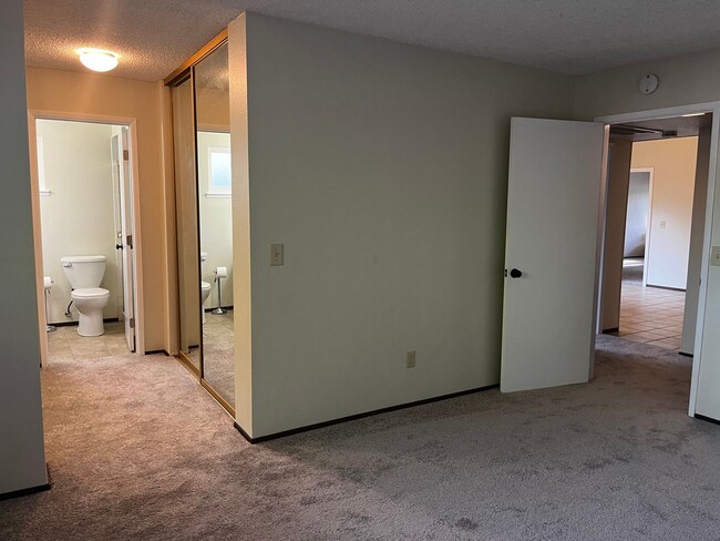 Building Photo - Newly Renovated 2 Bedroom, 2 Bathroom 1050 Sqft. 1/2 Plex Orangevale Home for Lease.