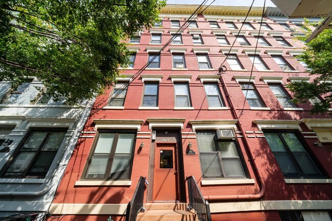 Building Photo - 815 Park Ave