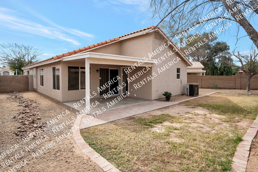 Building Photo - 1200 W Kingbird Dr