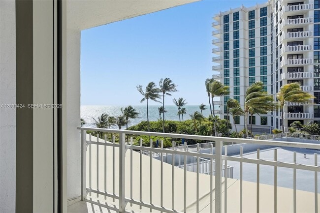 Building Photo - 600 Grapetree Dr