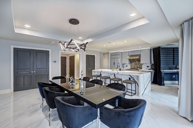 Building Photo - Modern High End Luxury Condo in Uptown Charlotte