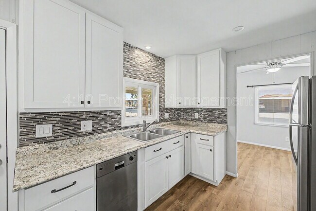 Building Photo - 462 S 80th Pl