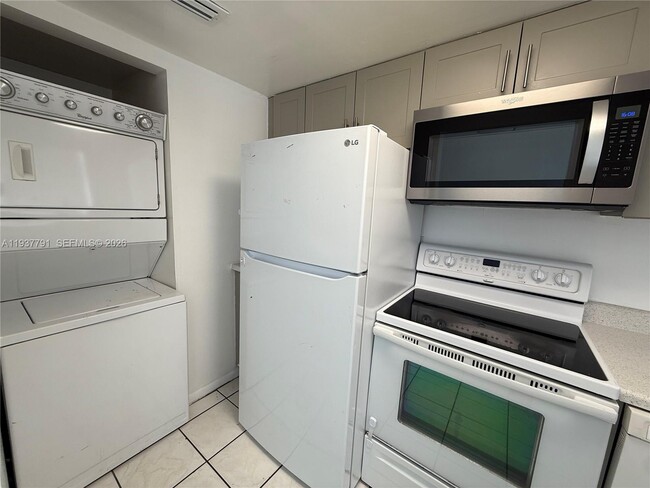 Building Photo - 2454 NW 52nd Ave