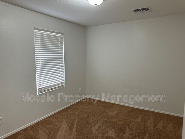 Building Photo - 957 S Almira Ave