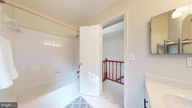 Building Photo - 200 Sulgrave Ct